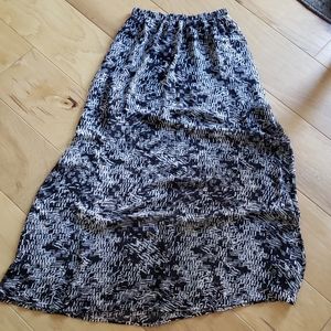 F21 Maxi Geometric Medium Skirt